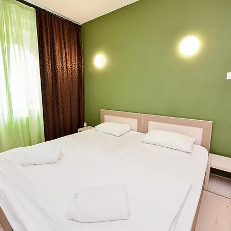 Nightlife Apartment *